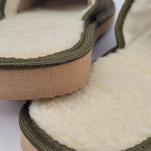 Interior din lână naturală și talpă cu grosime optimă pentru susținere