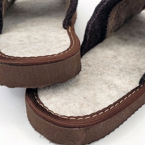 Papuci de Casă din Postav Model Summer Vogue Brown. Prezentare papuci de casă detaliu grosime talpă.