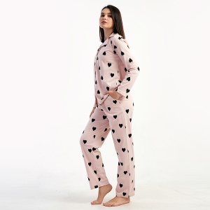 Pijama cu Nasturi Damă din Bumbac 100% Vienetta Model 'Pure Love' - Prezentare pijama vedere din lateral.