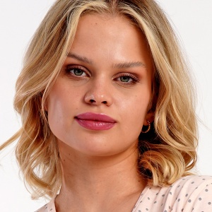 Un look feminin și relaxat pentru momentele tale de liniște în intimitatea casei.