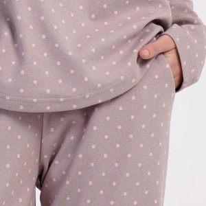 Pijama Damă din Bumbac Interlock 100% Vienetta, Model 'Sweet Cream' - Prezentare piajam detaliu buzunar pantalon.