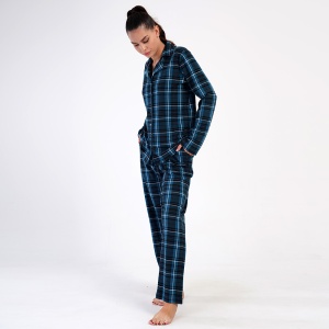Pijamale cu Nasturi Dama din Bumbac Interlock Vienetta Model 'Timeless Charm' | Rafinament Clasic. Prezentare din lateral.