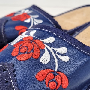 Papuci de Casa Dama din Piele Model 'Mesopotamia' Blue - Prezentare detaliu broderie