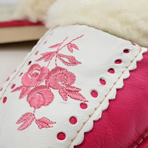 Papuci de Casa Dama Imblaniti cu Lana de Oaie Model 'Root Traditions' Deep Pink