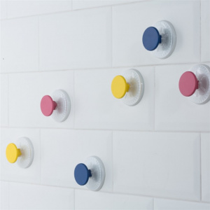 Set 6 carlige multicolore cu ventuza. Carlige cu ventuza, multiple utilizari.