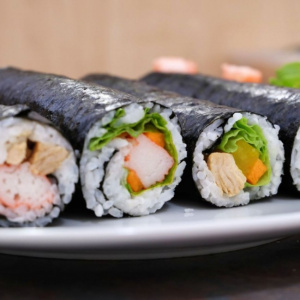 Aparat pentru rulat sushi, 22.5x8x5cm, Quttin, aparat sushi, dispozitiv rulat sushi, rulou sushi Quttin, ustensila sushi, aparat sushi plastic, gadget bucatarie sushi, accesorii sushi, aparat rulat maki, kit sushi acasa, instrument preparat sushi, sushi D