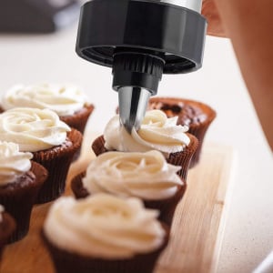 Aparat pistol pentru biscuiti si ornare patiserie, 21 accesorii Quttin. Dispozitiv pentru biscuiti, fursecuri cu discuri si duiuri de ornare de inox. Aparat tip pistol, pentru biscuiti si ornare patiserie, 21 accesorii, inox, Quttin,Aparat pistol biscuiti