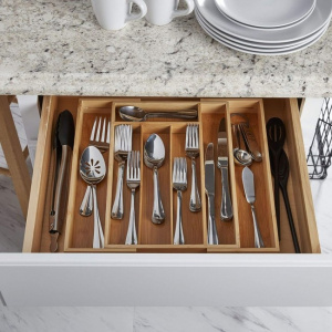 Tava de tacamuri extensibila, bambus, 26-37x34x5cm. Organizator bambus pliabil si extensibil pentru sertare, 5- 7 compartimente