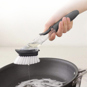 Perie de vase cu maner rezervor detergent . Perie spalat vesela cu dispenser detergent lichid,Perie de vase cu maner si rezervor detergent Perie pentru spalarea vaselor cu maner si recipient pentru detergent Perie de curatat vase cu rezervor pentru deterg