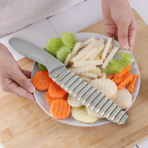 Cutit pentru felii ondulate, cartofi si legume, 28,5 cm, Quttin, cutit felii ondulate cartofi, branza si legume, Cutit pentru felii ondulate, cartofi si legume, 28,5 cm, Quttin, inox, poliamida