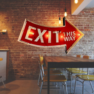 une metalica de perete cu leduri, vintage, model indicator Exit, 51x29x5 cm, Happymax