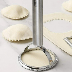 Decupator aluat pentru ravioli, cerc, inox 15x6,5 cm, Happymax, forma pentru ravioli, forme pentru tascute, forma pentru paste ravioli,set forme pentru ravioli,matrita formare ravioli,piese pentru coltunasi paste ravioli sau gnocchi