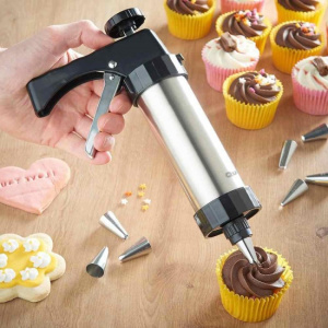 Aparat pistol pentru biscuiti si ornare patiserie, 21 accesorii Quttin. Dispozitiv pentru biscuiti, fursecuri cu discuri si duiuri de ornare de inox. Aparat tip pistol, pentru biscuiti si ornare patiserie, 21 accesorii, inox, Quttin,Aparat pistol biscuiti