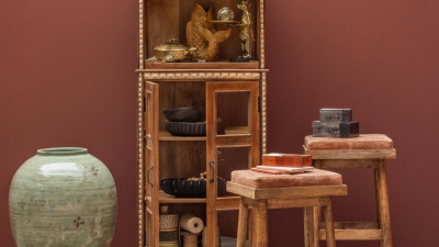 Vitrină din lemn reciclat "Andalus": O piesă statement sculptată manual cu influențe coloniale și motive inspirate din arhitectura maură
