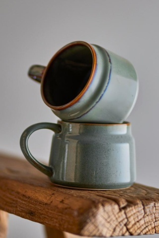 Cană din ceramică verde cu finisaj artizanal și margine maro, 10x7 cm, 350 ml, "Pixie" - Img 2