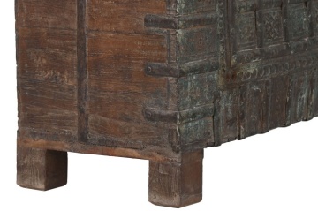 Cufăr vintage din lemn de tec, maro, cu plăci decorative din metal și două zăvoare, finisaj patinat, 98 x 137 x 44 cm, „Trunk” - Img 5