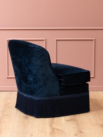 Fotoliu albastru închis din catifea, cu franjuri decorative și pernă de șezut cu paspoal, structură din lemn de cauciuc, 78×64×73 cm, „Costanza” - Img 6
