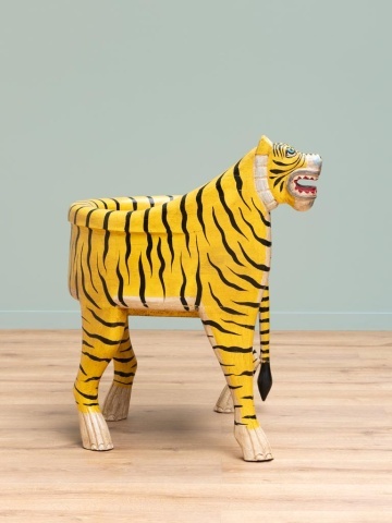 Fotoliu sculptural din lemn de mango în formă de tigru, orientare dreapta, „Tiger” - Img 6