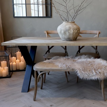 Masă dining cu blat herringbone din lemn masiv, natur, 10 locuri, cu bază în X din fier, finisaj cu baiț deschis, 77 x 200 x 90 cm, „Marseille” - Img 4