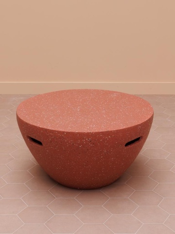 Măsuță de cafea rotundă din oxid de magneziu, roșu, în formă de bol, cu efect terrazzo și mânere decupate, 35 x 68 cm, „Fusion” - Img 3