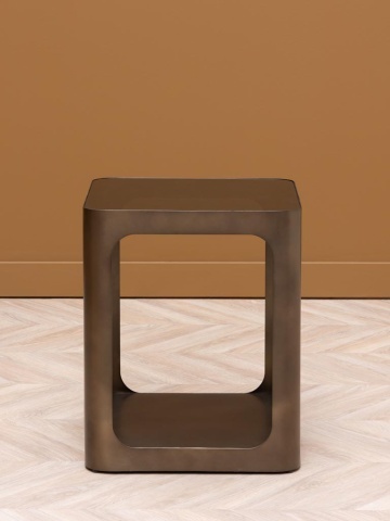 Măsuță laterală metalică cu blat din sticlă, formă rotunjită, finisaj auriu antichizat, 55x45,5x45,5 cm, „Lexton" - Img 3