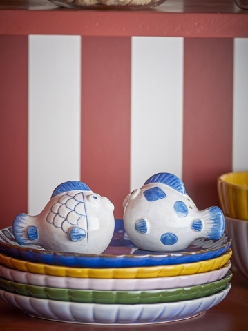 Set solniță și pipernița din ceramică albastră în formă de pești pictați manual, 9,5×6,5×9 cm, „Fugu" - Img 4