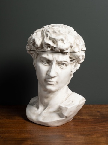 Statueta alba din rasina, cu spatiu de depozitare, David - Img 2