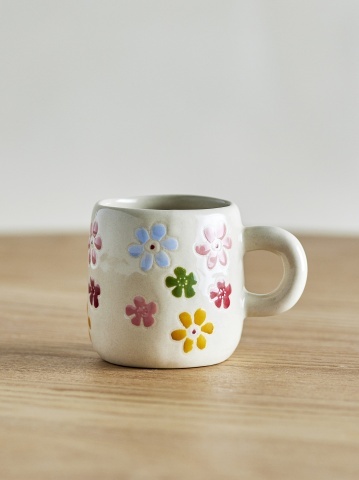 Cană din ceramică artizanală, natur, pictată manual cu flori, 6x7 cm, 110 ml, „Millie" - Img 2