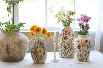 Carafă decorativă din ceramică cu motiv floral, H25/D17 cm, crem - Img 6