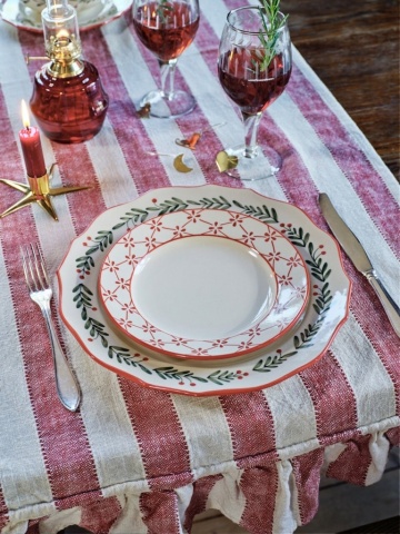 Farfurie întinsă de Crăciun din ceramică, alb, cu frunze și merișoare pictate manual, margine ondulată, 28,5 cm, „Esther Lingonberry” - Img 5