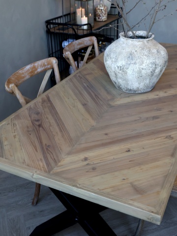 Masă dining cu blat herringbone din lemn masiv, natur, 10 locuri, cu bază în X din fier, finisaj cu baiț deschis, 77 x 200 x 90 cm, „Marseille” - Img 5