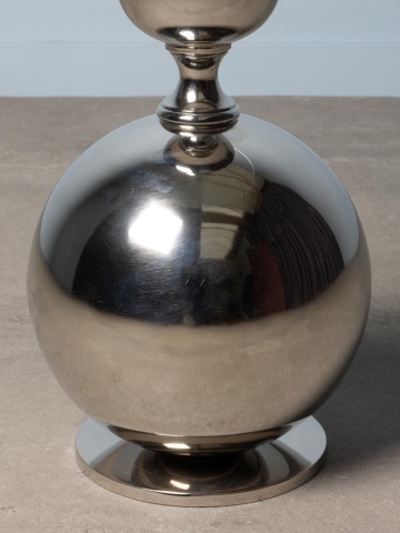 Măsuță laterală din sticlă și aluminiu, argintiu, rotundă, cu coloană din trei sfere, 59 x 45 cm, „Atome” - Img 3