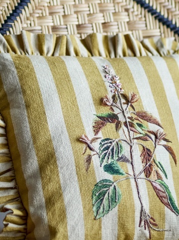 Pernă decorativă din bumbac, galben, dungi verticale, imprimeu botanic și broderie, margini cu volane, finisaj ignifug, 35 x 35 cm, „Camila” - Img 6