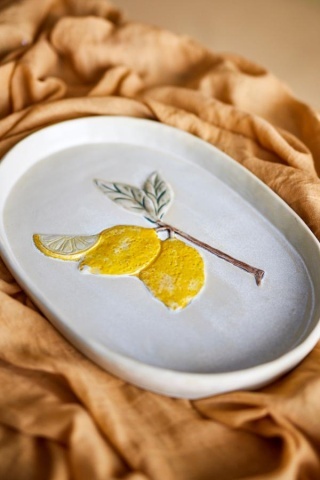 Platou oval din ceramică natur cu lămâi sculptate în relief, 36×25×3 cm, "Hadden" - Img 2