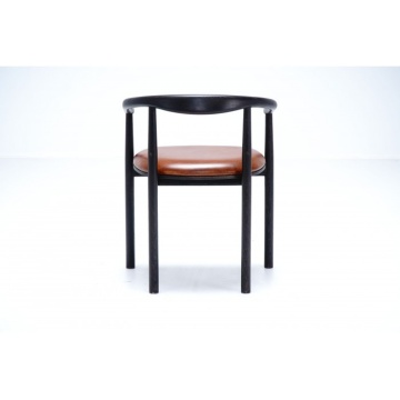 Scaun dining cu brațe din piele naturală și lemn de stejar, maro, cu spătar curbat continuat în brațe și picioare negre, 74 x 57 x 53 cm, „Serenity” - Img 6