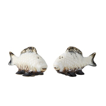 Set solniță și piperniță din ceramică albă, în formă de pești, „Chase", 8,5 x 4 x 4,5 cm
