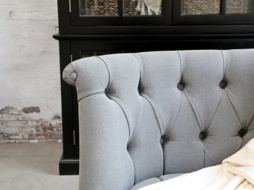 Sofa clasică franțuzească 2 locuri, din stofă gri capitonată, „Manoir” - Img 5