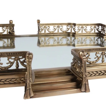 Tavă din alamă, auriu, cu fund din oglindă, bordură cu ghirlande și trepte sculptate, 8 x 71 x 50 cm, „Isaure” - Img 3