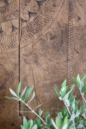 Ușă decorativă din lemn vechi reciclat sculptat manual, "Grimaud" - Img 4