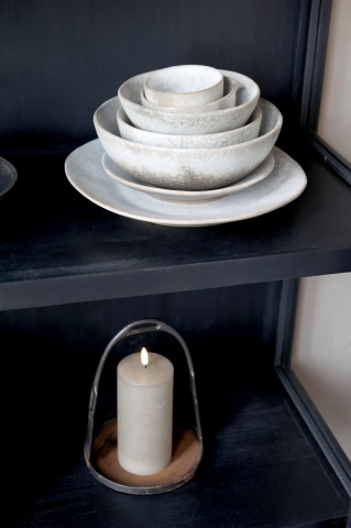 Vitrină vintage din lemn de pin, negru, cu 2 uși vitrate, 3 rafturi și decor sculptat, finisaj antichizat, 170 x 97 x 41 cm, „Sauveterre” - Img 6