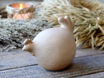 Decorațiune din porțelan în formă de găină, culoare antique latte, H10,5 cm - Img 2