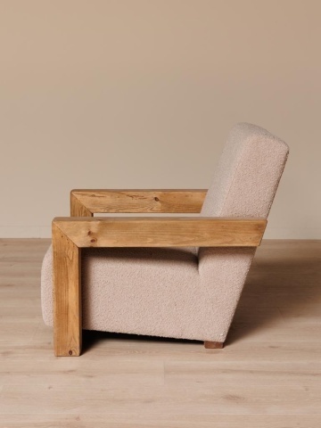 Fotoliu bej pentru living, în stil farmhouse, din stofă bouclé, cu brațe din lemn de pin, 81×93×83 cm, „Wooded” - Img 4