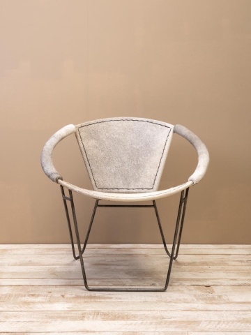 Fotoliu rotund mid-century, gri, din piele naturală de vacă cu păr, cusătură în zigzag, cadru din metal, diametru 78 cm, înălțime 73 cm, „Arceau” - Img 3