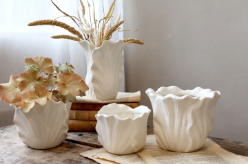 Ghiveci din portelan crem, cu frunze H19/D14.5 cm, Fayence - Img 4