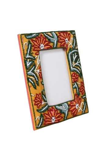Ramă foto din bumbac, multicolor, flori din mărgele brodate manual, pentru fotografii 10 x 15 cm, finisaj artizanal, 23 x 18 cm, „Florine”