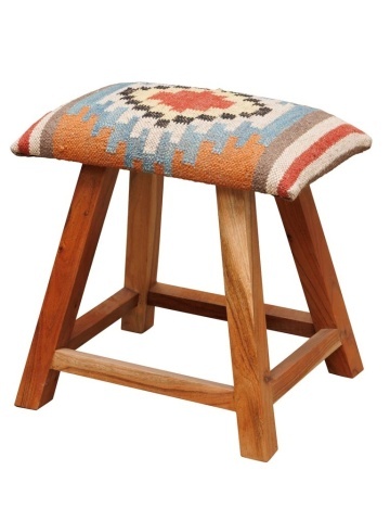 Taburet kilim din iută, lână și lemn de mango, multicolor, cu medalion central și picioare înclinate, 45 x 45 x 35 cm, „Autumn Killim”