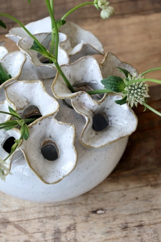 Vază din ceramică crem antichizat, lucrată manual, pentru 12 flori, H15/D21 cm - Img 4