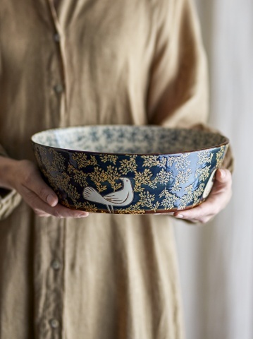 Bol mare din ceramică stoneware pictat manual cu păsări și motive florale, D28xH9 cm, 3350 ml, „Hezha" - Img 5
