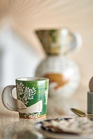 Cană din ceramică verde cu decor floral roz pictat manual, mâner în formă de cap de pasăre, 8x9 cm, "Hezha" - Img 2