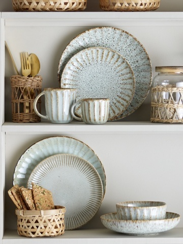 Farfurie adâncă din ceramică artizanală verde perlat cu striații fine și accente rustice 22×5 cm, „Fleur" - Img 5